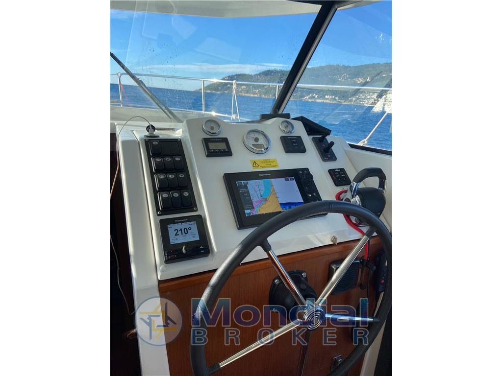 Beneteau Swift trawler 30 - flybridge
