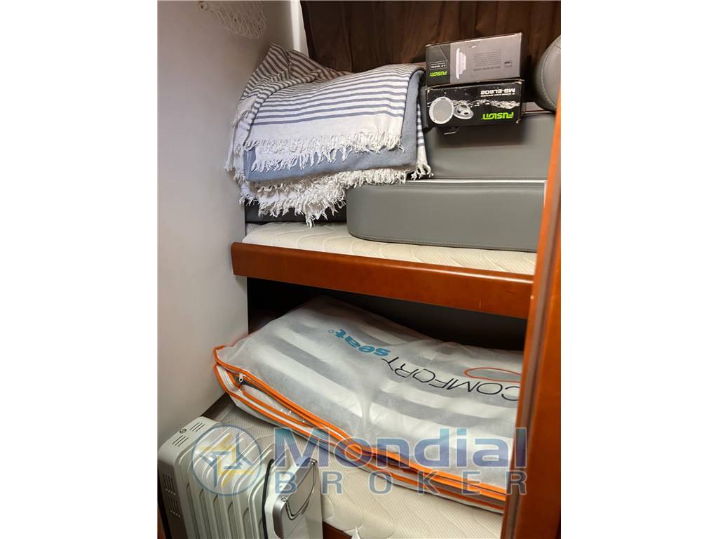 Beneteau Swift trawler 30 - flybridge