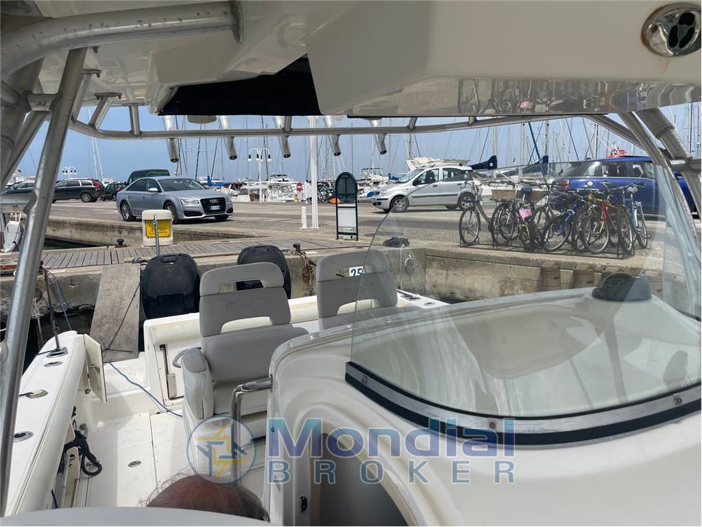 Boston whaler 320 outrage cuddy natante