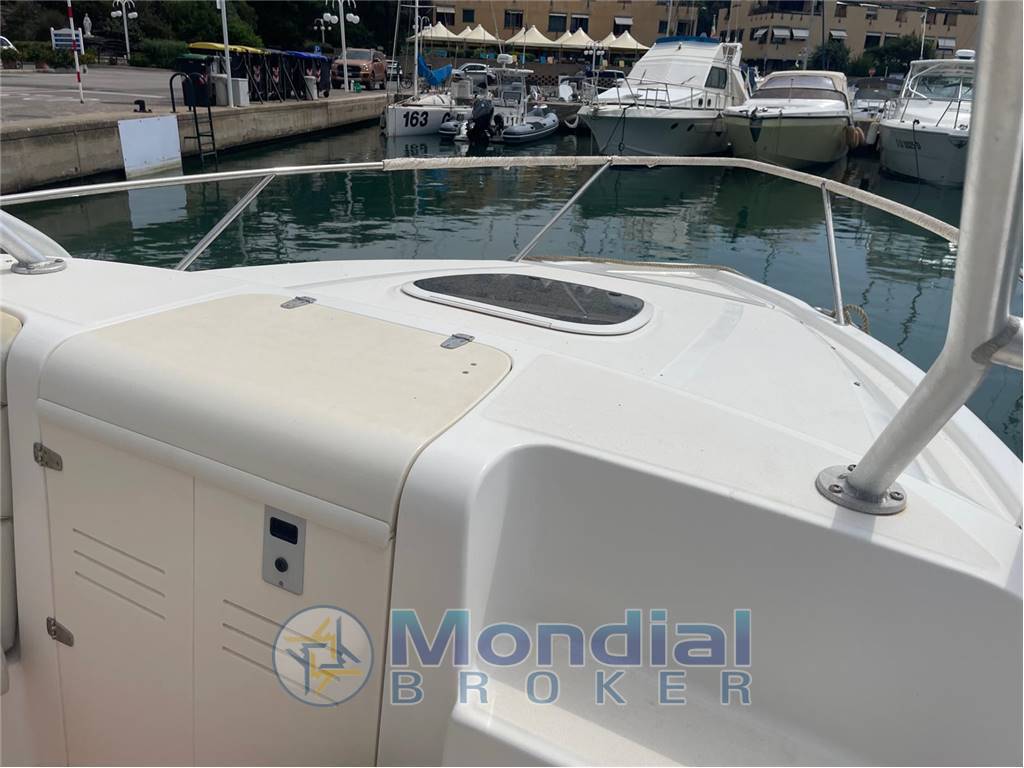 Boston whaler 320 outrage cuddy natante