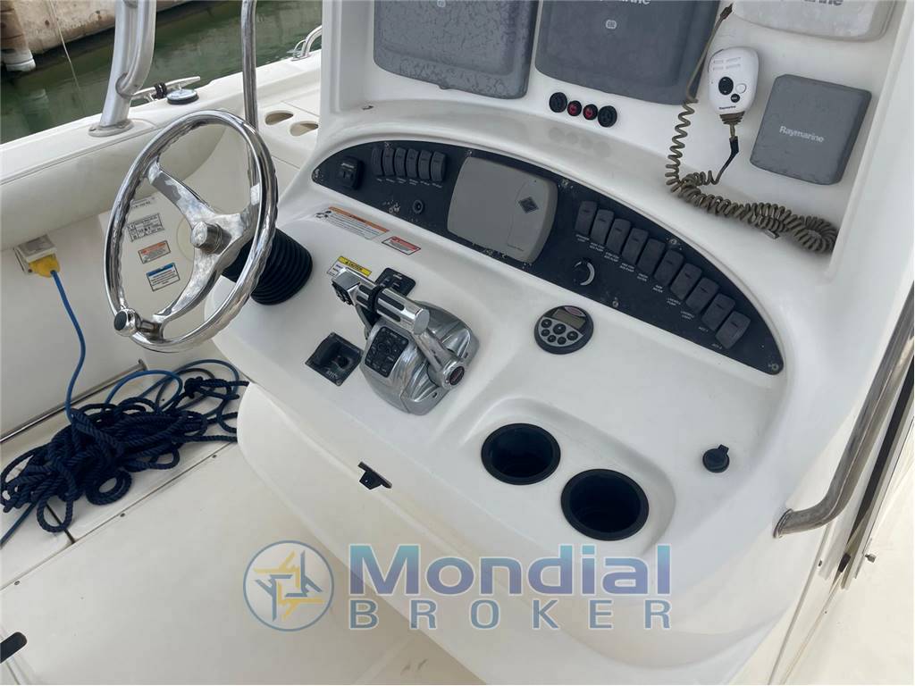 Boston whaler 320 outrage cuddy natante