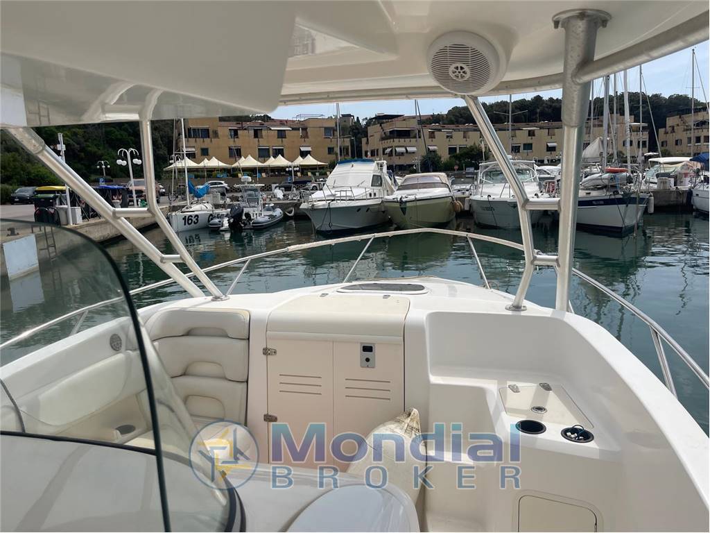Boston whaler 320 outrage cuddy natante