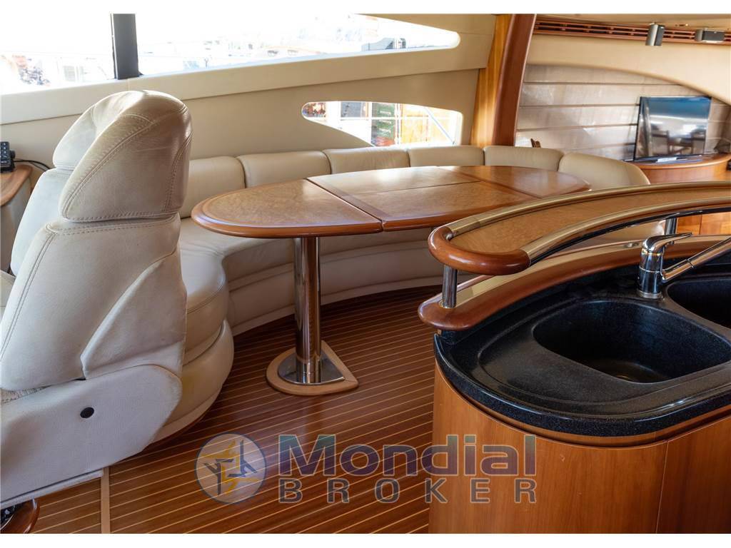 Azimut 62e