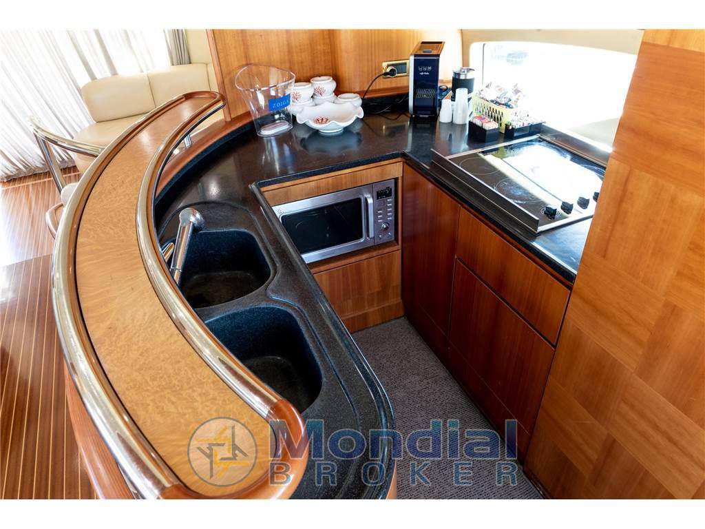 Azimut 62e