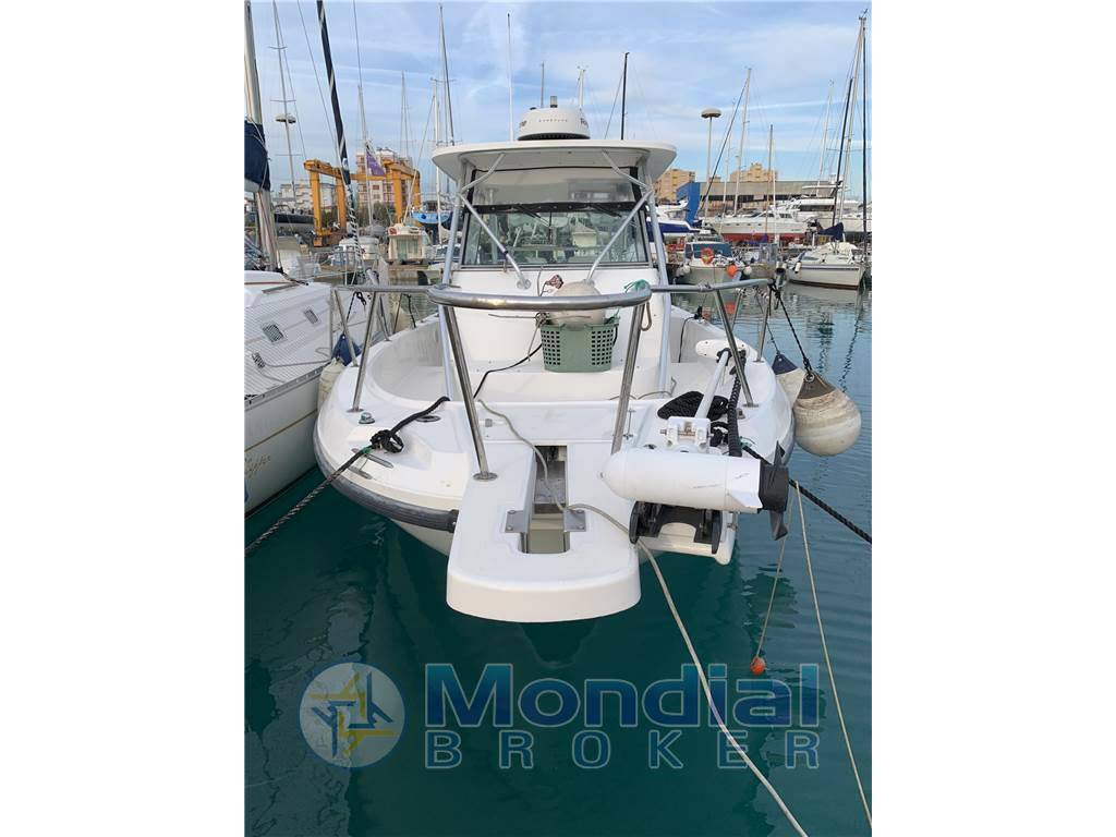 Boston whaler Outrage 28