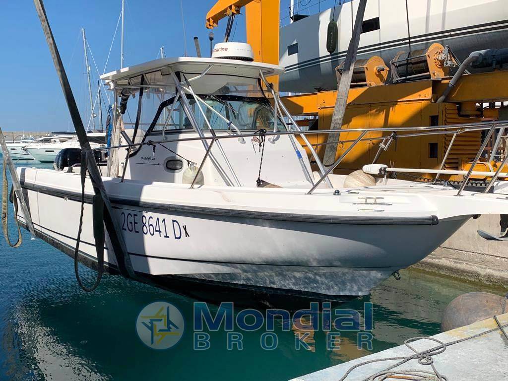 Boston whaler Outrage 28