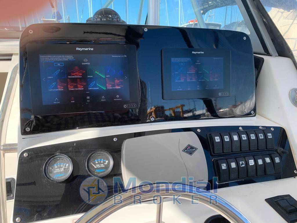 Boston whaler Outrage 28