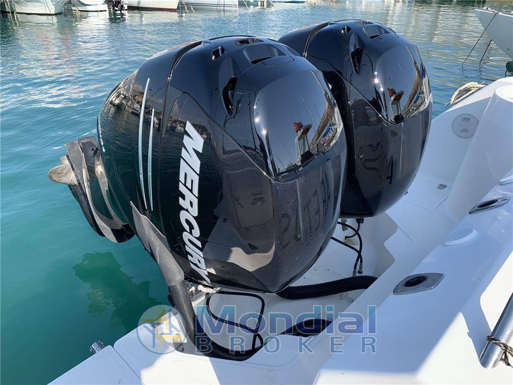 Boston whaler Outrage 28