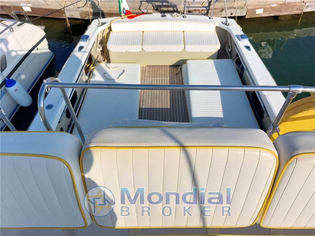 Bertram yacht 31' fbc