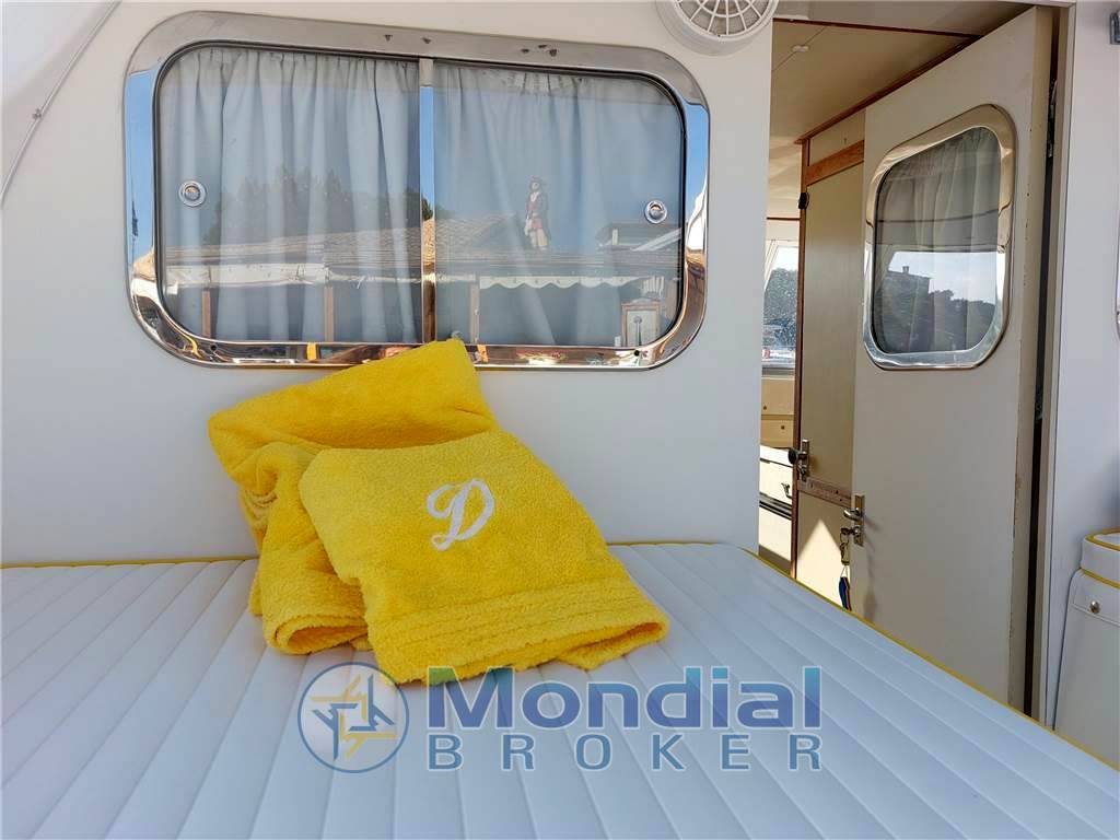 Bertram yacht 31' fbc