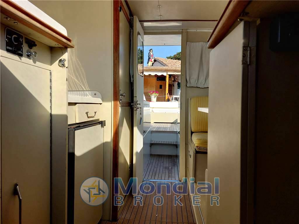 Bertram yacht 31' fbc