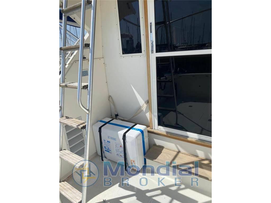 Bertram yacht 37' convertible