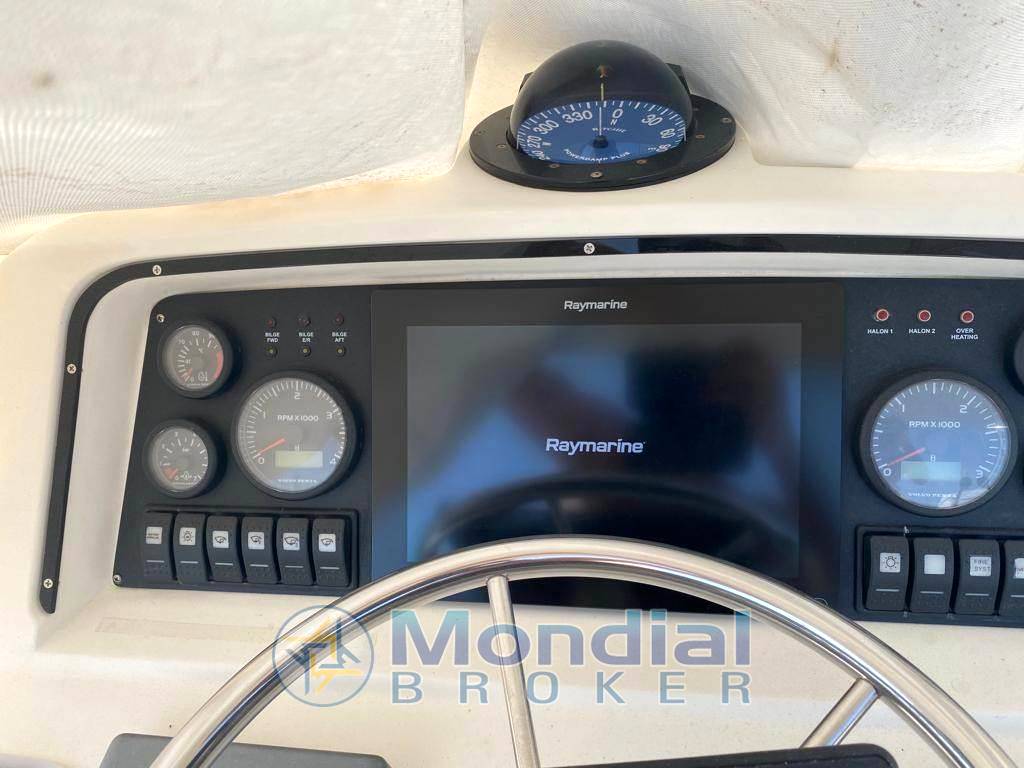 Bertram yacht 37' convertible