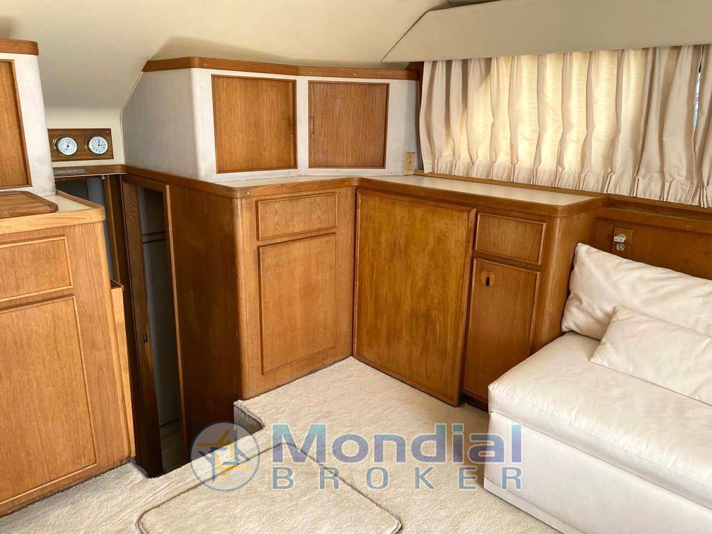 Bertram yacht 37' convertible
