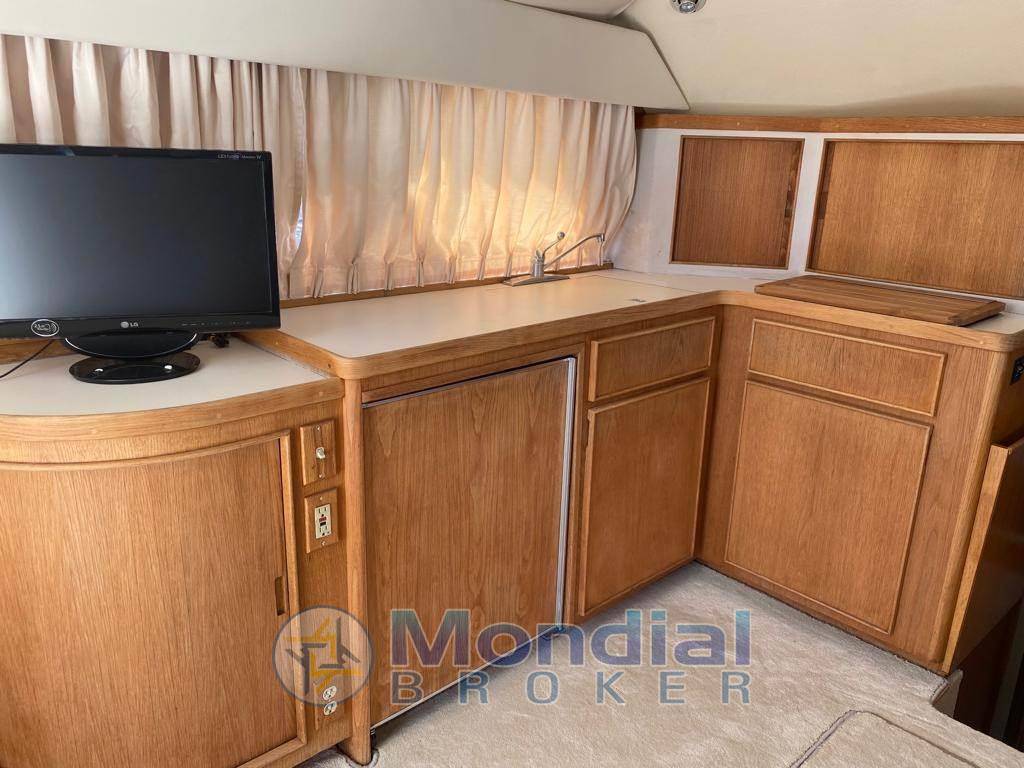 Bertram yacht 37' convertible