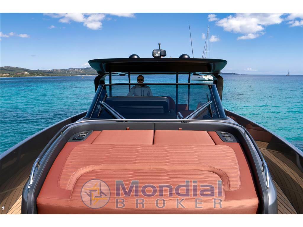 Cranchi A 46 luxury tender
