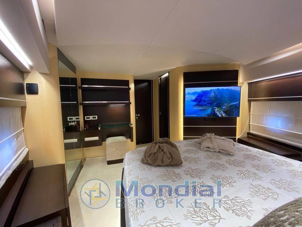 Azimut 86s