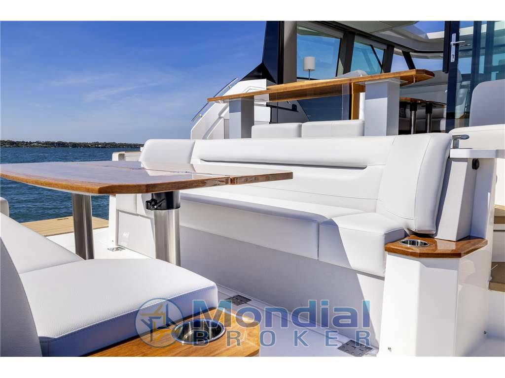 Tiara yachts Ex 54