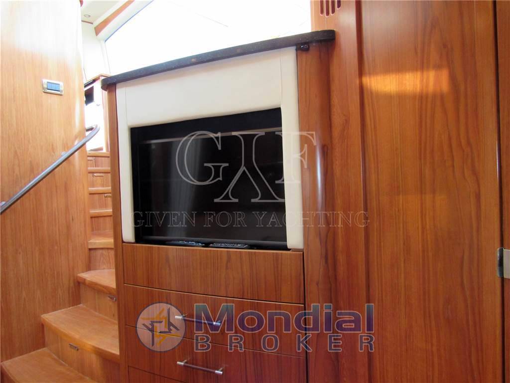 Tiara yachts 5800 sovran