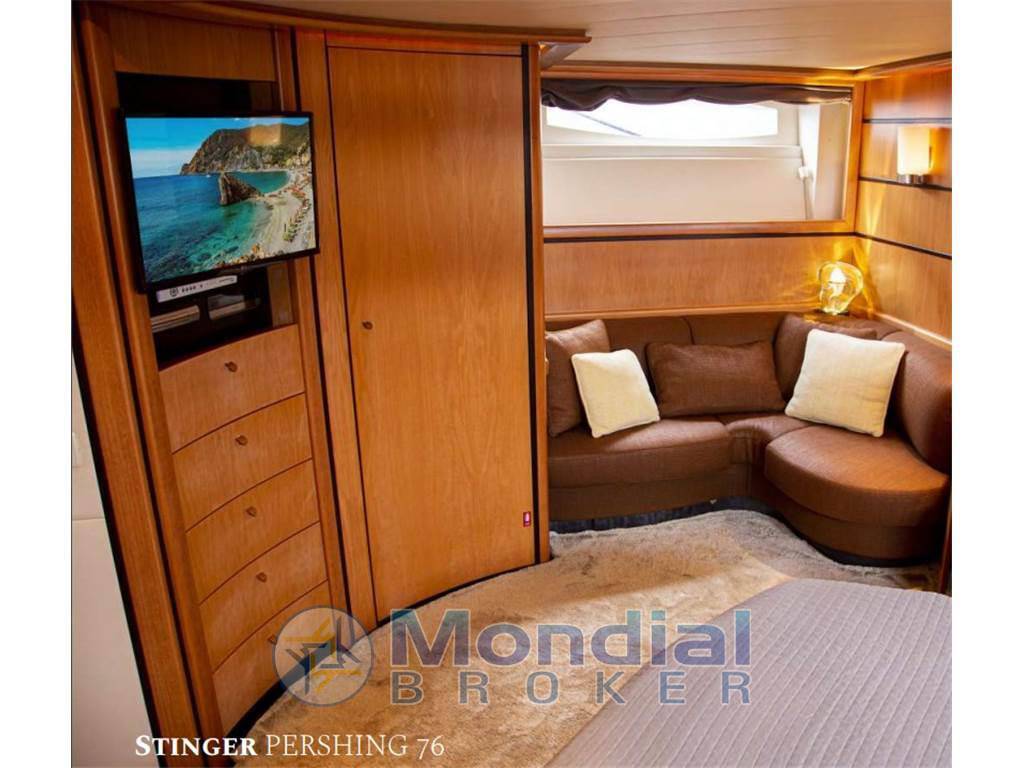 Pershing 76