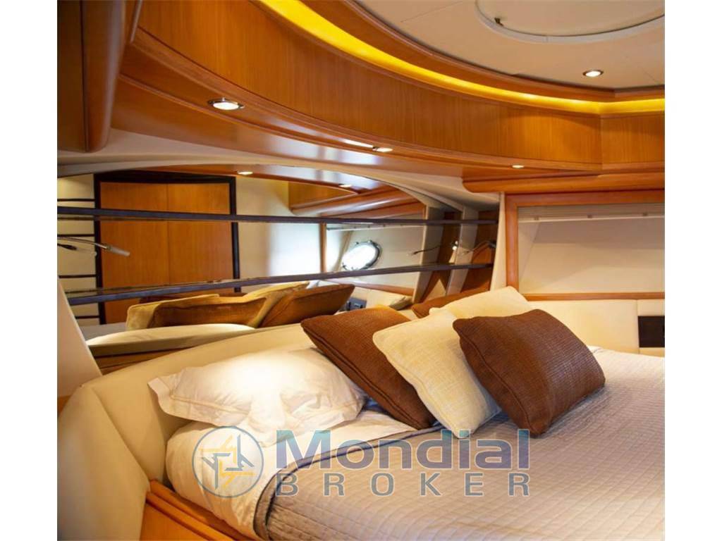 Pershing 76