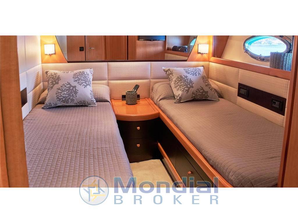 Pershing 76