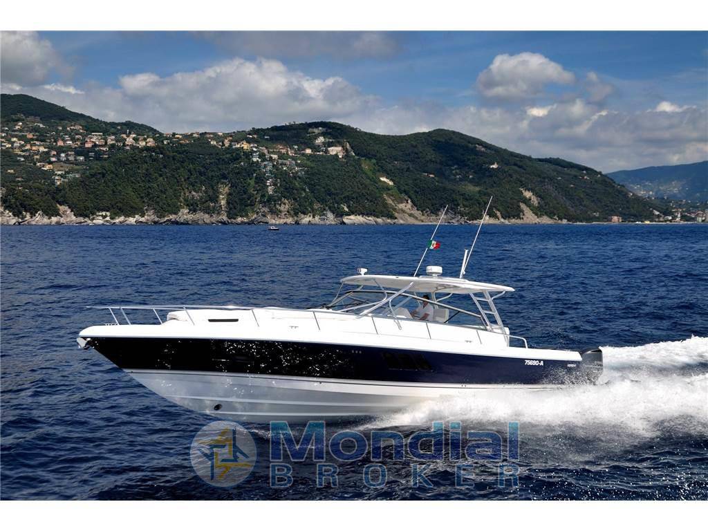 Intrepid 475 sport yacht