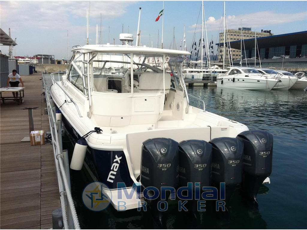 Intrepid 475 sport yacht
