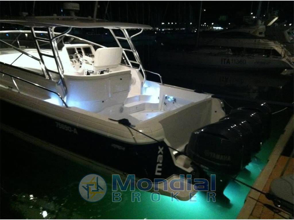 Intrepid 475 sport yacht