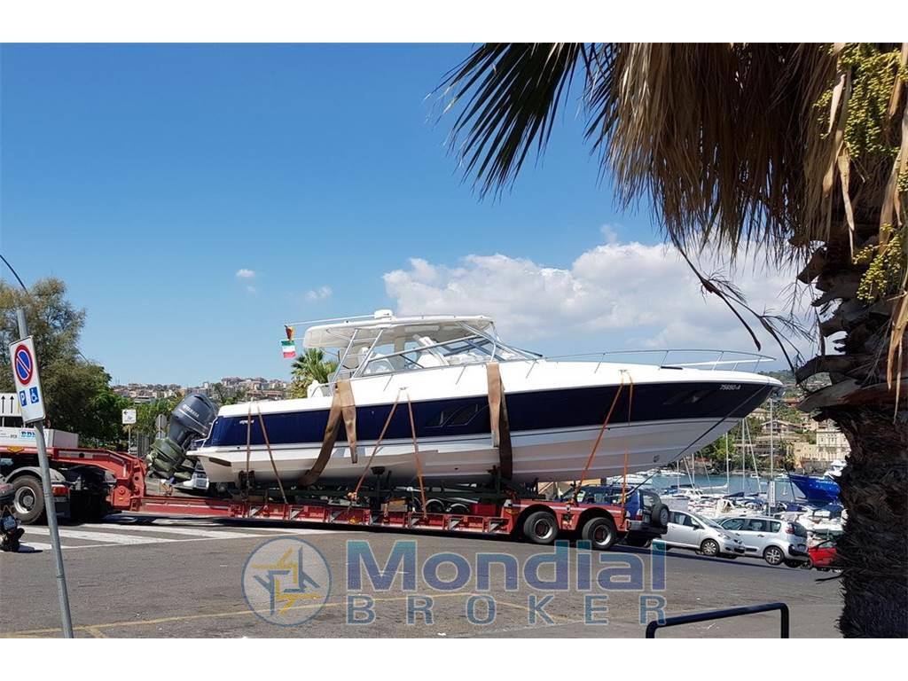 Intrepid 475 sport yacht