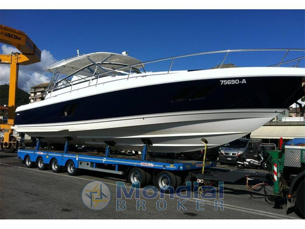 Intrepid 475 sport yacht