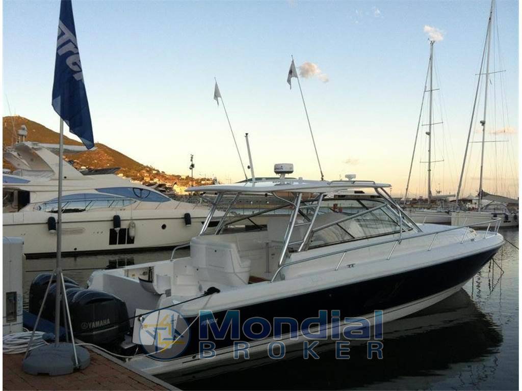 Intrepid 475 sport yacht