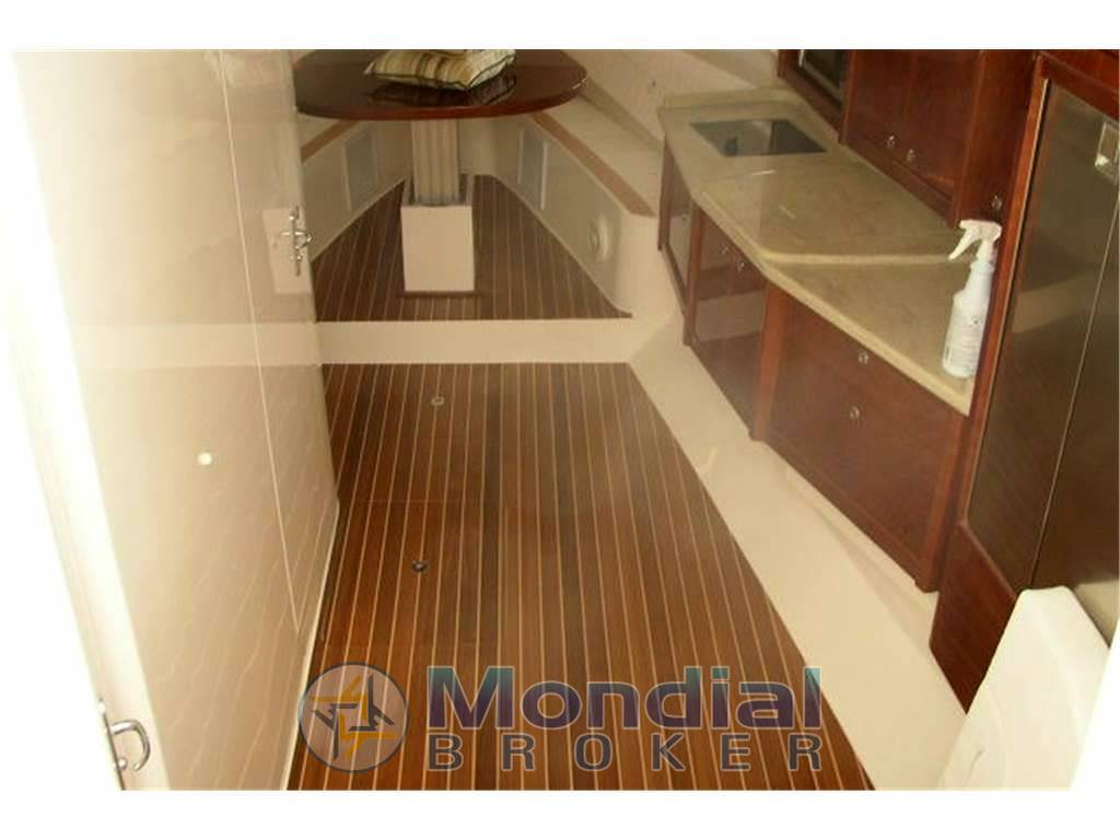 Intrepid 475 sport yacht