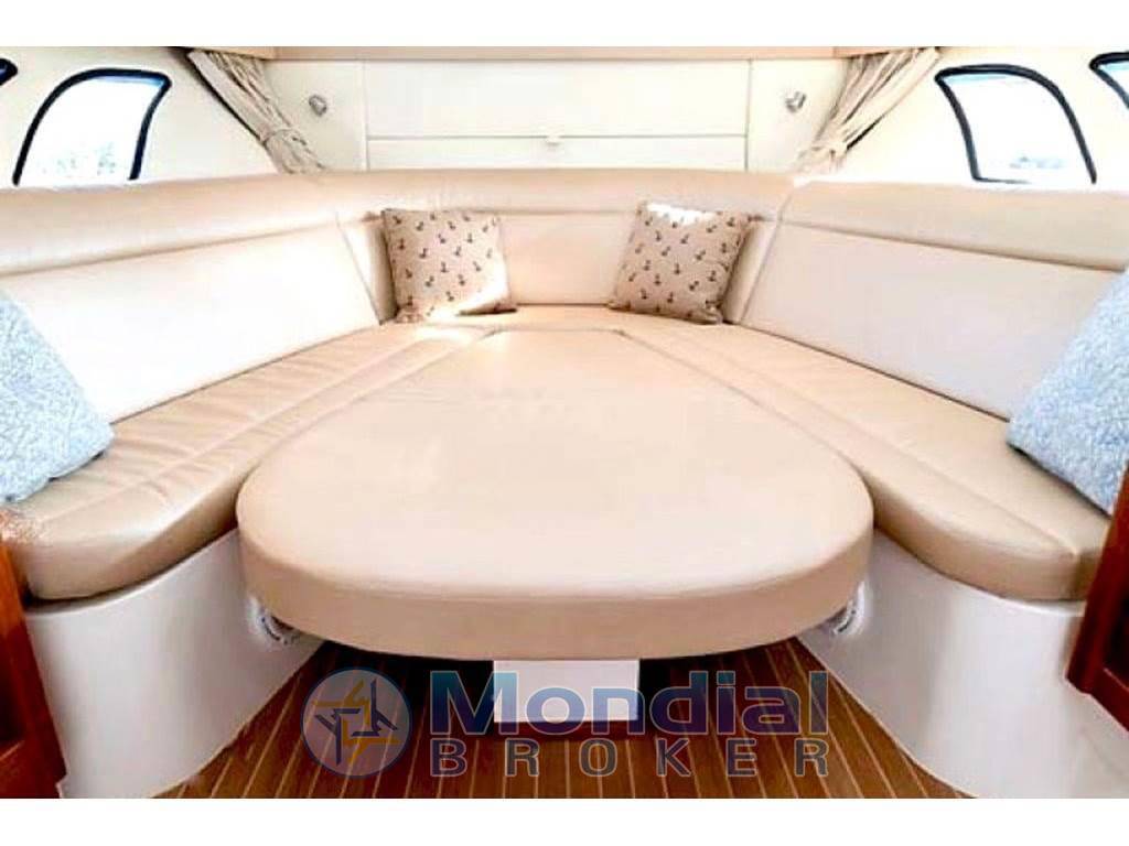 Intrepid 475 sport yacht