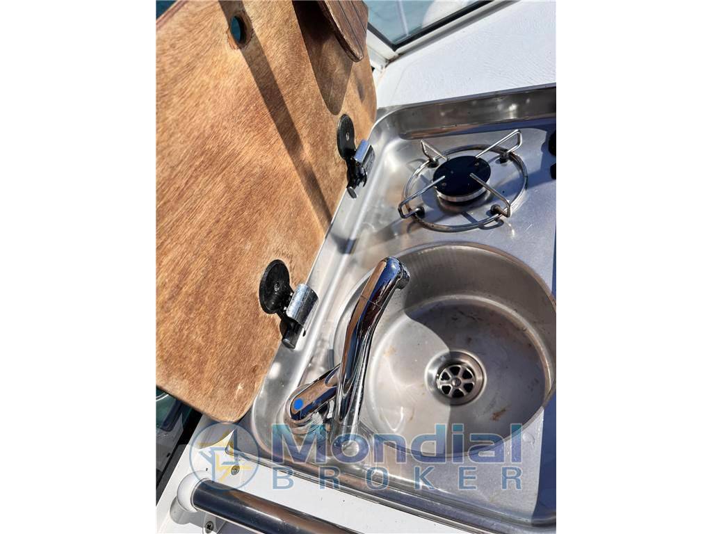 Boston whaler 22 revenge