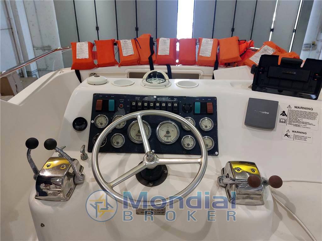 Riviera marine 33 flybridge
