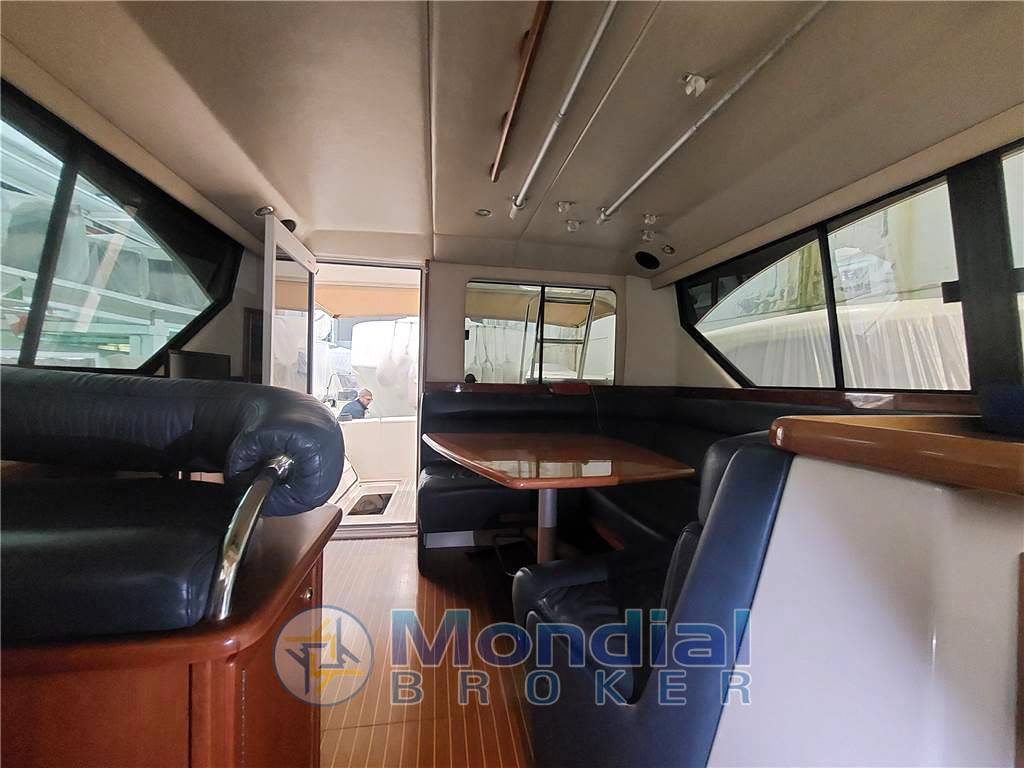 Riviera marine 33 flybridge