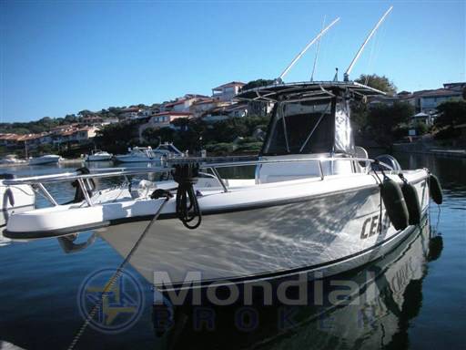 Pursuit 2670 center console