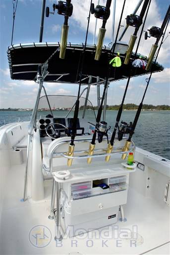 Pursuit 2670 center console