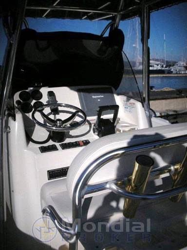 Pursuit 2670 center console