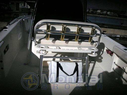 Pursuit 2670 center console