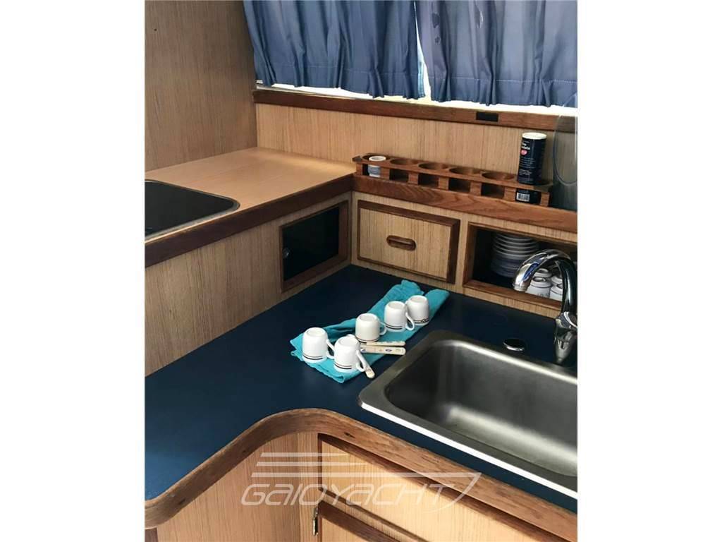 Bertram yacht 28' sf