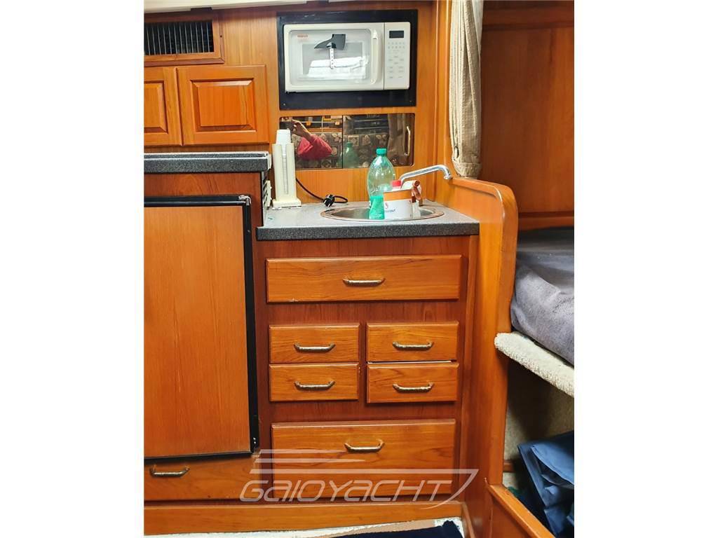 Luhrs 320 fisherman