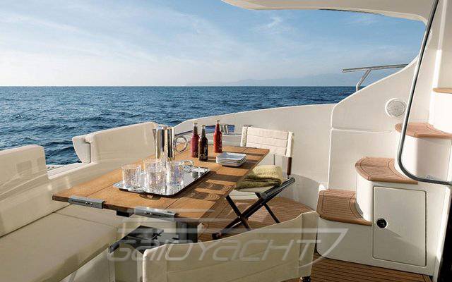 Azimut 43 fly
