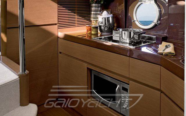 Azimut 43 fly