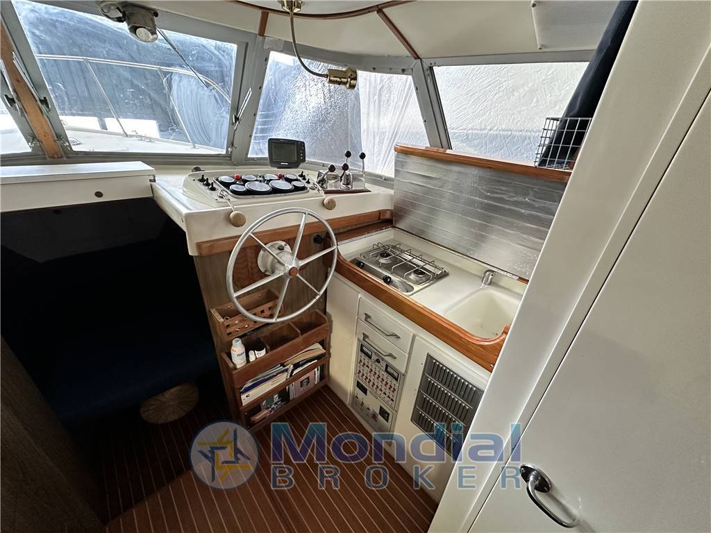 Bertram usa 31 flybridge cruiser