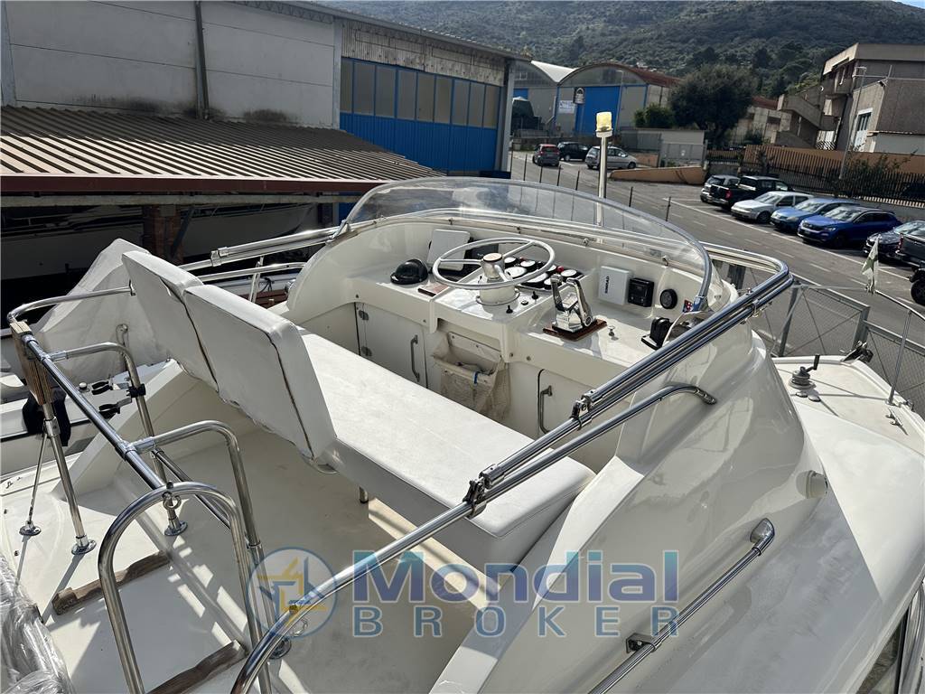 Bertram usa 31 flybridge cruiser