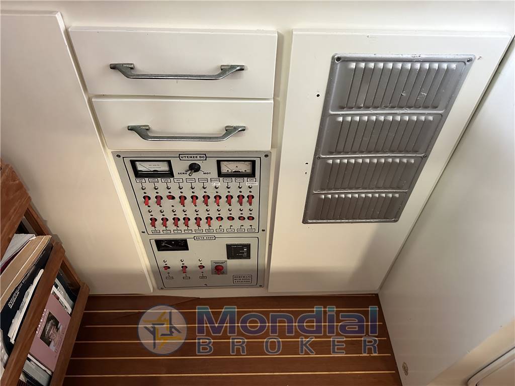 Bertram usa 31 flybridge cruiser