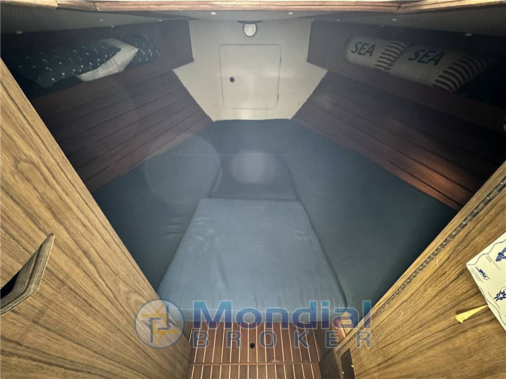 Bertram usa 31 flybridge cruiser