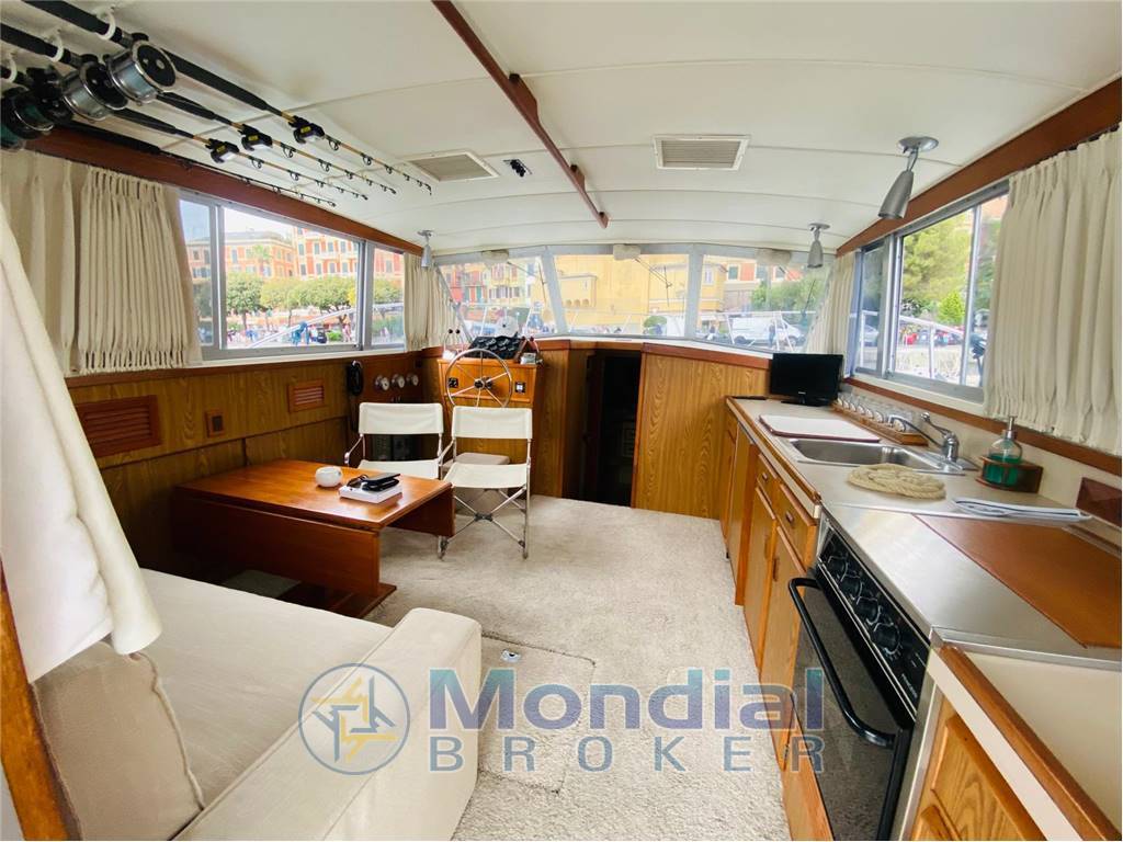 Bertram yacht 38 fly